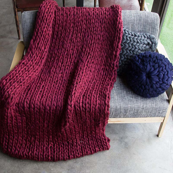 Heavy Knit Throw in Burgundy